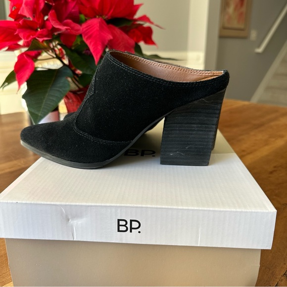 Calfskin Women's Mules - Picture 6 of 8